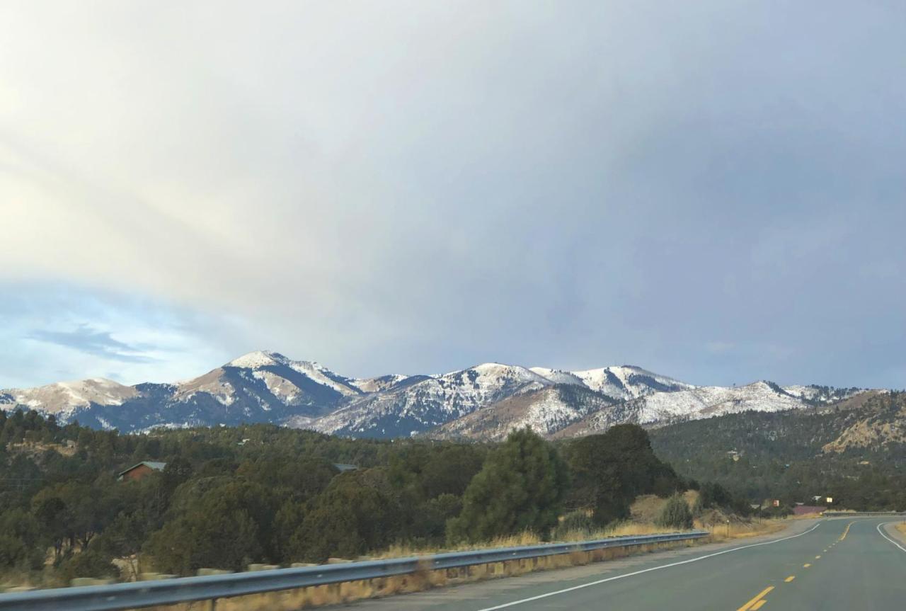 Huge Ruidoso Retreat With Game Room, Pool, 2 Balconies, 2 Kitchens - Sleeps 17! Екстер'єр фото
